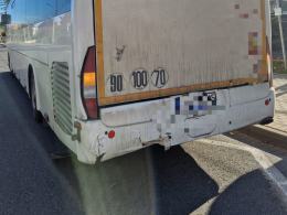 Oślepiony słońcem wjechał w autobus. Policja apeluje o ostrożność