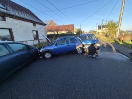Kolizja trzech samochodów w Raszowej. Na miejscu interweniowały wszystkie służby
