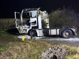 Pożar ciężarówki między Zimnicami Wielkimi a Prószkowem. Droga była częściowo zablokowana