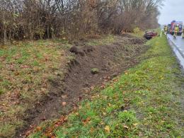 Wypadek na drodze wojewódzkiej nr 409. Starszy mężczyzna trafił do szpitala