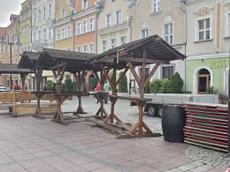 Trwają przygotowania do Jarmarku Bożonarodzeniowego na opolskim rynku
