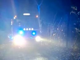 Pożar samochodu i osoba z raną kłutą. Służby interweniowały na miejscu zdarzenia