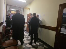 "Absurd i farsa" - tak oskarżeni oceniają postępowanie. "Sprawa kredy" ponownie w Nysie (WIDEO