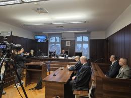 "Absurd i farsa" - tak oskarżeni oceniają postępowanie. "Sprawa kredy" ponownie w Nysie (WIDEO