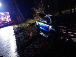 Samochód z przyczepką wypadł z drogi na DK40 w Pokrzywnicy