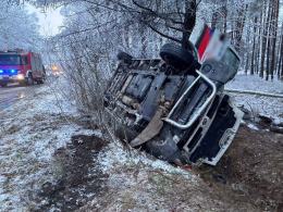 Bus wypadł z drogi w Dańcu. Kierowca trafił do szpitala