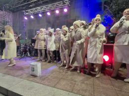 Jarmark Bożonarodzeniowy oficjalnie otwarty. Sprawdziliśmy, ile kosztują świąteczne przysmaki