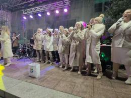 Jarmark Bożonarodzeniowy oficjalnie otwarty. Sprawdziliśmy, ile kosztują świąteczne przysmaki