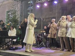 Jarmark Bożonarodzeniowy oficjalnie otwarty. Sprawdziliśmy, ile kosztują świąteczne przysmaki