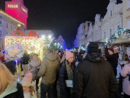 Jarmark Bożonarodzeniowy oficjalnie otwarty. Sprawdziliśmy, ile kosztują świąteczne przysmaki