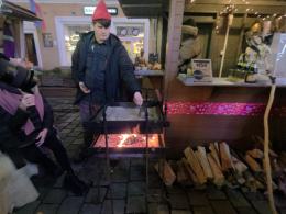 Jarmark Bożonarodzeniowy oficjalnie otwarty. Sprawdziliśmy, ile kosztują świąteczne przysmaki