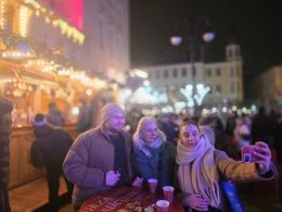 Jarmark Bożonarodzeniowy oficjalnie otwarty. Sprawdziliśmy, ile kosztują świąteczne przysmaki