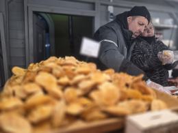 Jarmark Bożonarodzeniowy oficjalnie otwarty. Sprawdziliśmy, ile kosztują świąteczne przysmaki