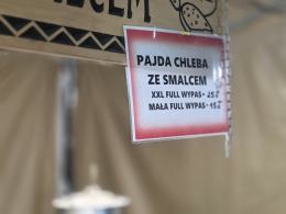Jarmark Bożonarodzeniowy oficjalnie otwarty. Sprawdziliśmy, ile kosztują świąteczne przysmaki