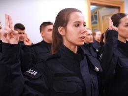 36 nowych policjantów złożyło ślubowanie w Komendzie Wojewódzkiej Policji w Opolu