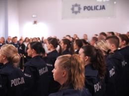 36 nowych policjantów złożyło ślubowanie w Komendzie Wojewódzkiej Policji w Opolu