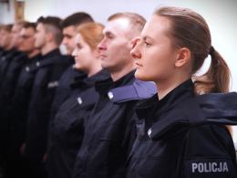 36 nowych policjantów złożyło ślubowanie w Komendzie Wojewódzkiej Policji w Opolu