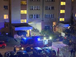 Pożar mieszkania w wieżowcu przy ul. Wrocławskiej. Jedna osoba trafiła do szpitala