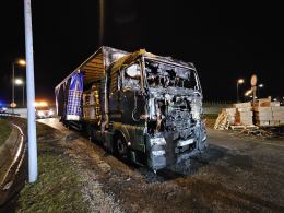 Pożar ciągnika siodłowego na MOP Wysoka przy autostradzie A4