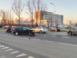 Zderzenie dwóch pojazdów na skrzyżowaniu w Opolu. Trwa ustalanie okoliczności
