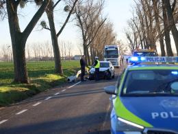 Opole-Sławice: zderzenie na ul. Opolskiej. Jedno z aut dachowało, lądował LPR