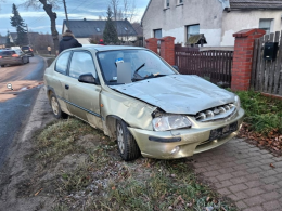 Zderzenie dwóch aut w Chróścicach. Audi dachowało