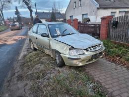 Zderzenie dwóch aut w Chróścicach. Audi dachowało