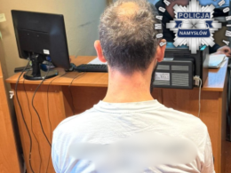 Opluł radiowóz, a na karoserii wyrył swoje nazwisko - 36-latek zatrzymany