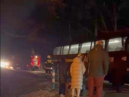 Zderzenie autobusu i dwóch samochodów osobowych- trzy osoby poszkodowane
