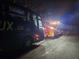 Zderzenie autobusu i dwóch samochodów osobowych- trzy osoby poszkodowane