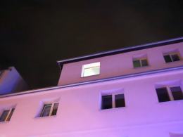 Pożar w mieszkaniu na poddaszu. 81-latek trafił do szpitala