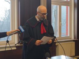 Zabił, ukrywał ciało w wannie i szafie. Ruszył proces Andrzeja W. (WIDEO)