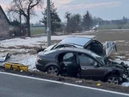 Wypadek na DK42 pod Kluczborkiem. Trzy osoby w szpitalu