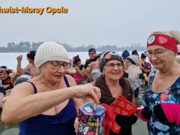 Opolskie Morsy znów wsparły WOŚP. Zimna woda, gorący cel