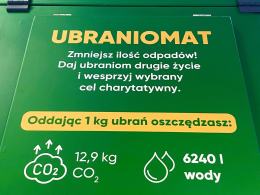 Drugie życie dla ubrań i realna pomoc. Ubraniomat stanął w Karolince