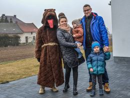Niedźwiedź znów zatańczył w Chróścinie. Barwny korowód przeszedł przez wieś
