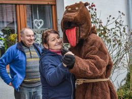 Niedźwiedź znów zatańczył w Chróścinie. Barwny korowód przeszedł przez wieś