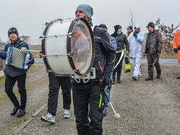 Niedźwiedź znów zatańczył w Chróścinie. Barwny korowód przeszedł przez wieś