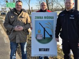 Zabrali Zimną Wódkę z drogi. Wróciła z pomocą dzielnicowego