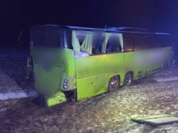 Autokar przebił bariery na A4. Jeden pas zablokowany