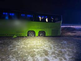 Autokar przebił bariery na A4. Jeden pas zablokowany