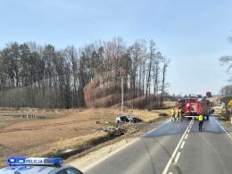 Dachowanie BMW w Siedliskach. Dwie osoby ranne