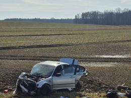 Dachowanie BMW w Siedliskach. Dwie osoby ranne