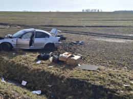 Dachowanie BMW w Siedliskach. Dwie osoby ranne