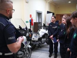Za kulisami policyjnej służby. Uczniowie odwiedzili komendę w Opolu