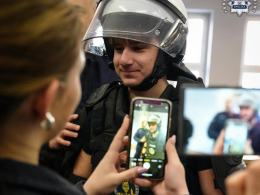 Za kulisami policyjnej służby. Uczniowie odwiedzili komendę w Opolu