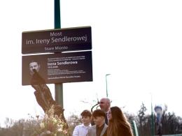 Tablica Ireny Sendlerowej odsłonięta na moście w Opolu