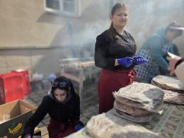 Jajecznica z tysięcy jaj, żurek i wspólne świętowanie. Wielkanocne śniadanie na Rynku