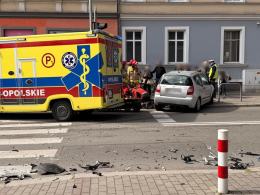 Zderzenie dwóch pojazdów na ul. Katowickiej w Opolu. Zablokowana Katowicka