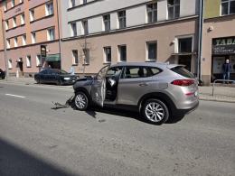 Zderzenie dwóch pojazdów na ul. Katowickiej w Opolu. Zablokowana Katowicka